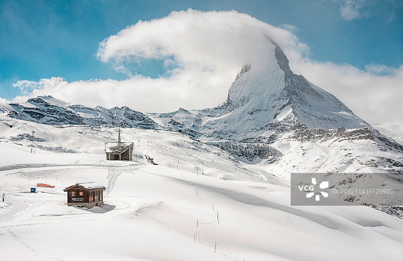 云中的马特洪峰图片素材