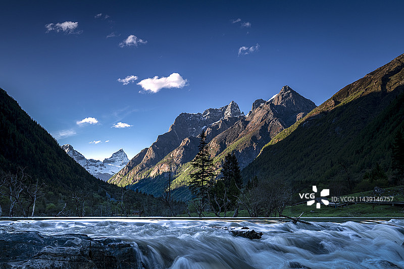 夕阳下的双桥沟图片素材