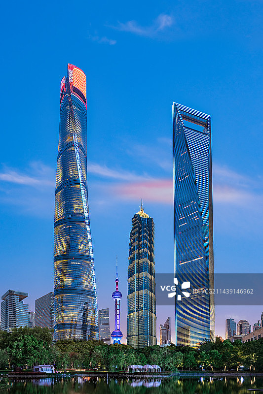 上海陆家嘴摩天楼群图片素材
