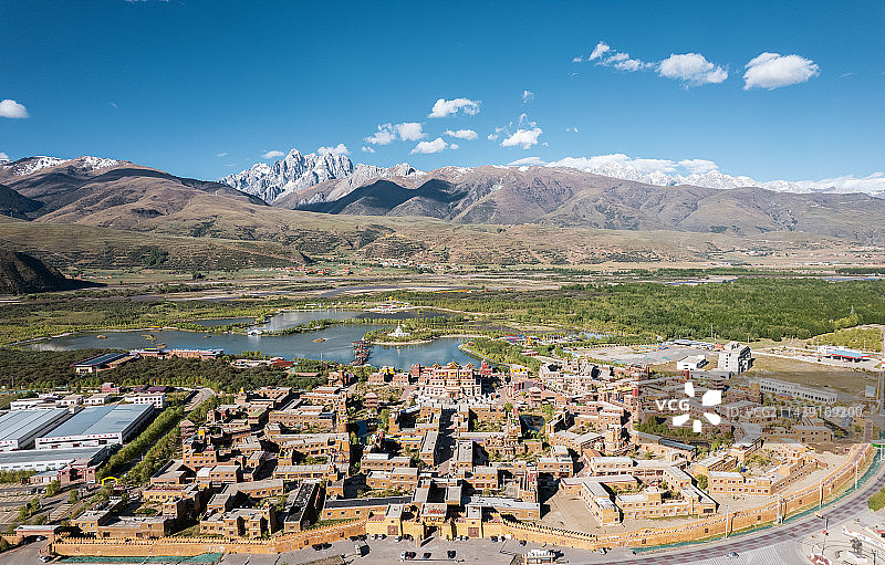 航拍甘孜县格萨尔王城图片素材