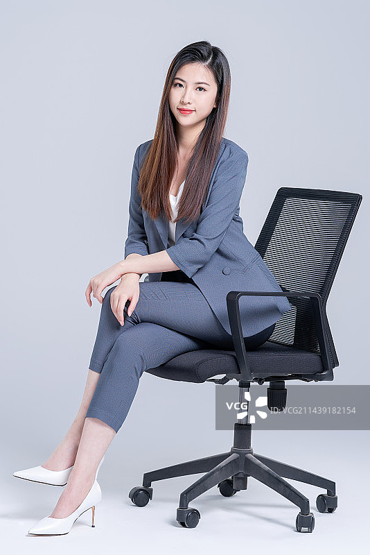 年轻漂亮的商务女白领图片素材