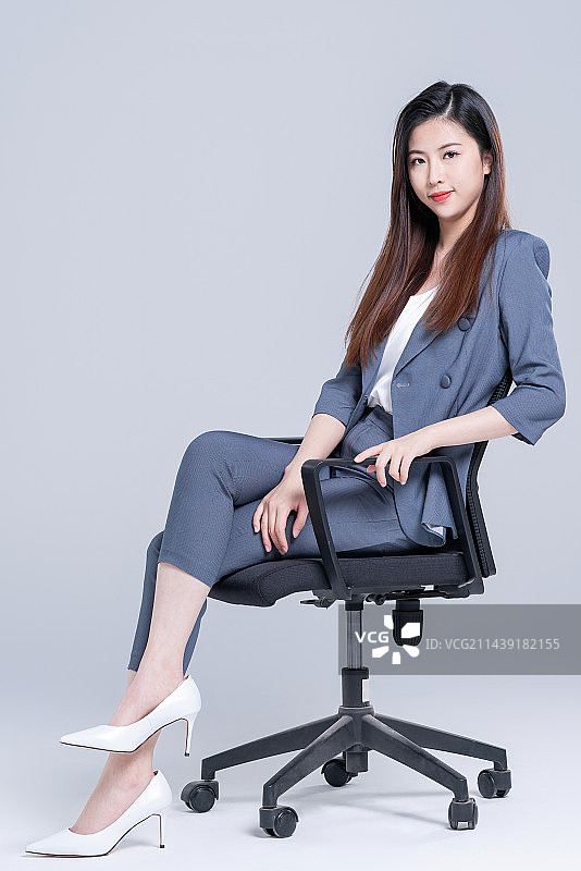 年轻漂亮的商务女白领图片素材