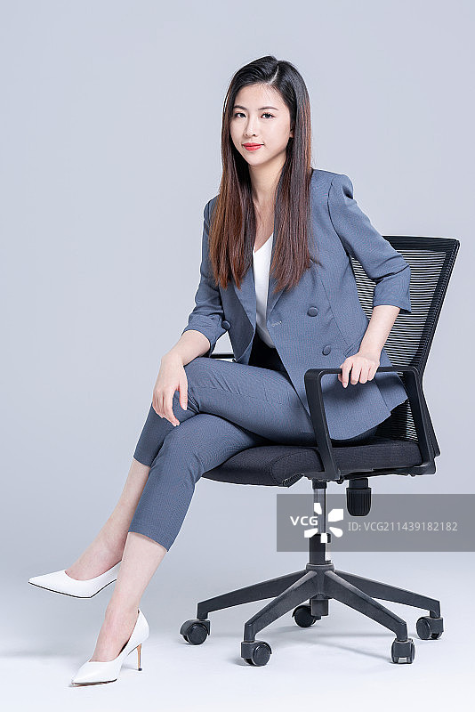 年轻漂亮的商务女白领图片素材