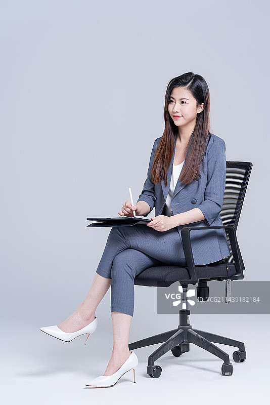 年轻漂亮的商务女白领图片素材