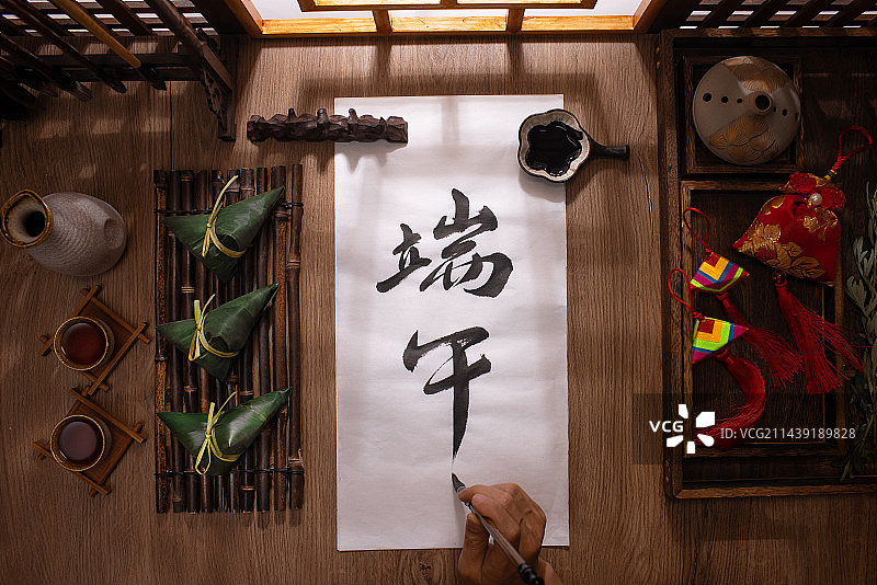 人的手,写毛笔字,端午节,书法图片素材