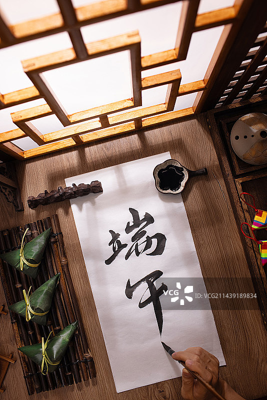 人的手,写毛笔字,端午节,书法图片素材