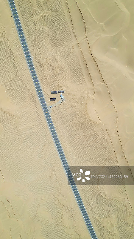 塔克拉玛干沙漠公路图片素材