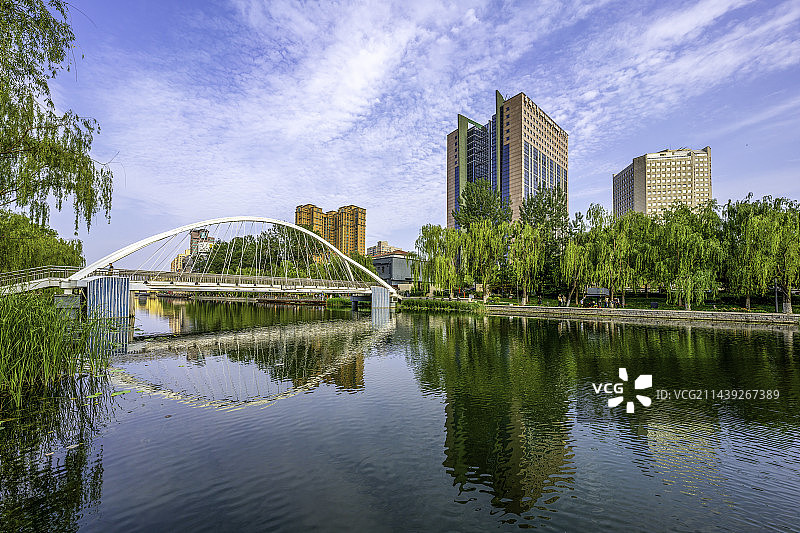 北京亮马河国际风情水岸夏日风光图片素材