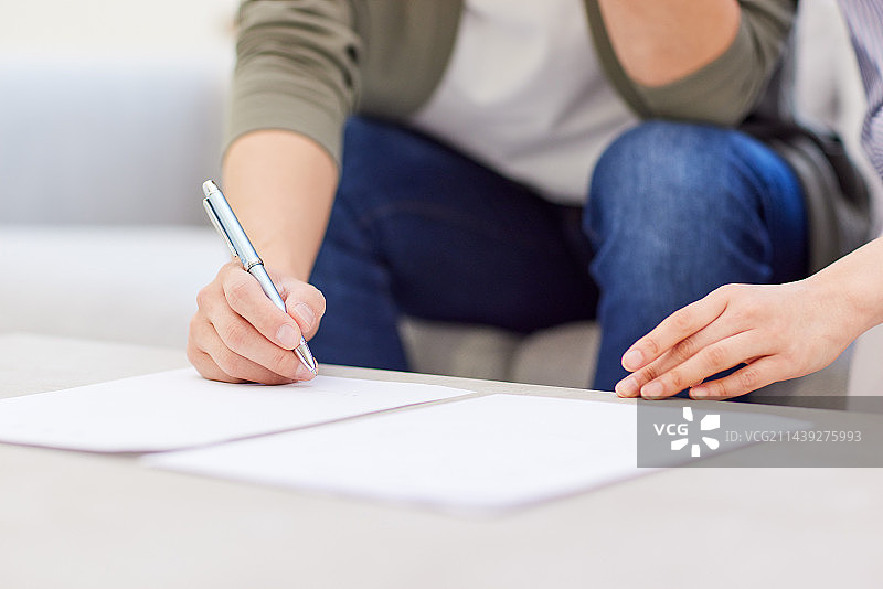 居家日本夫妇图片素材