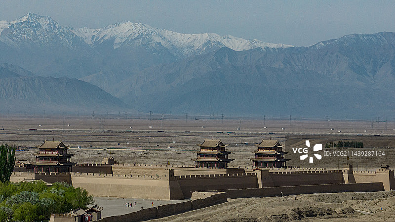 雪山下的天下第一雄关嘉峪关长城关城景区图片素材