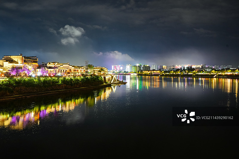 安徽省黄山市新安江夜景图片素材
