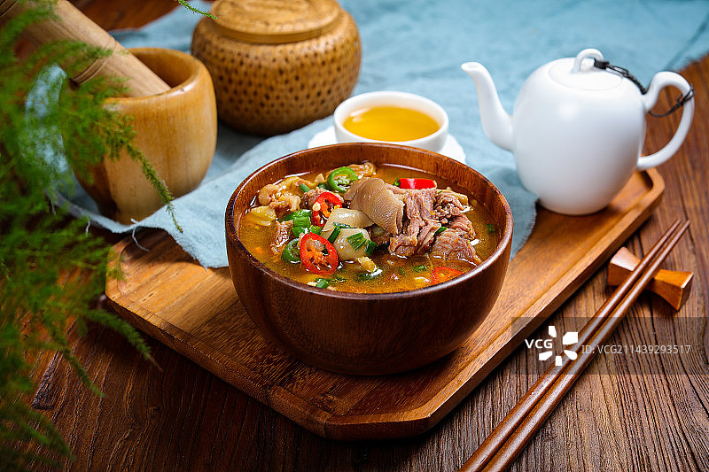 特色农家菜红烧羊肉汤图片素材