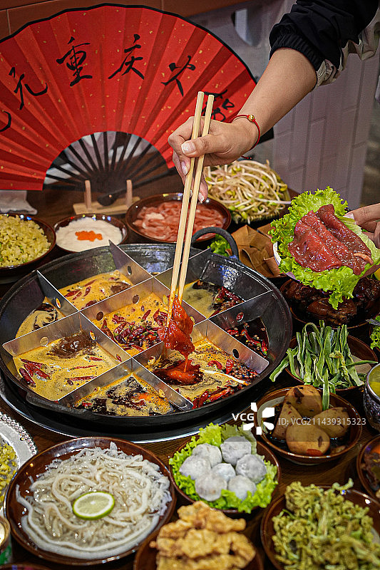 重庆火锅里的人间烟火图片素材
