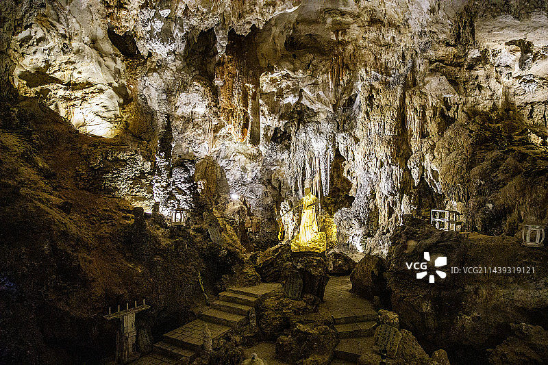 中国云南曲靖市富源县多乐原风景区，多乐原溶洞，天龙八部拍摄基地，溶洞图片素材