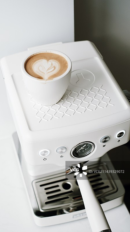 桌上咖啡的高角度视图图片素材