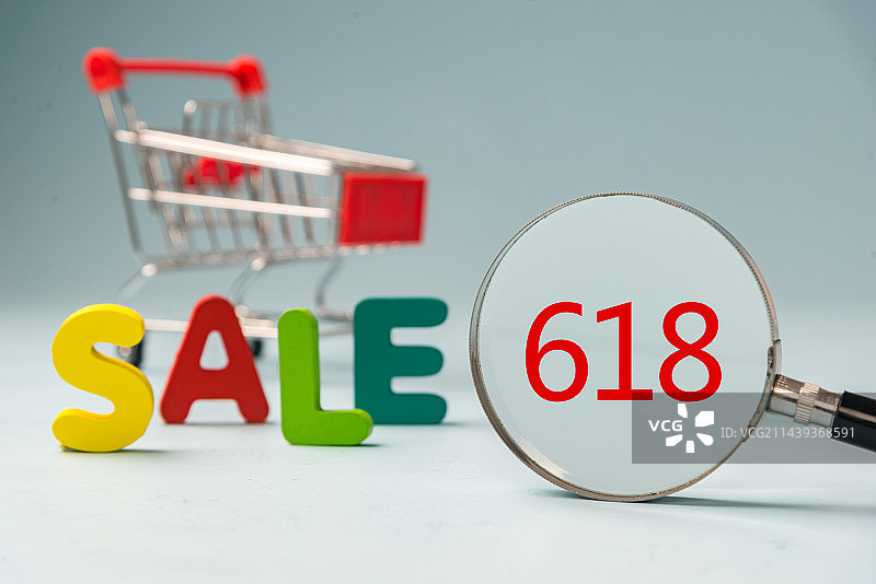 618购物节购物节概念图片：购物车 放大镜 字母积木图片素材