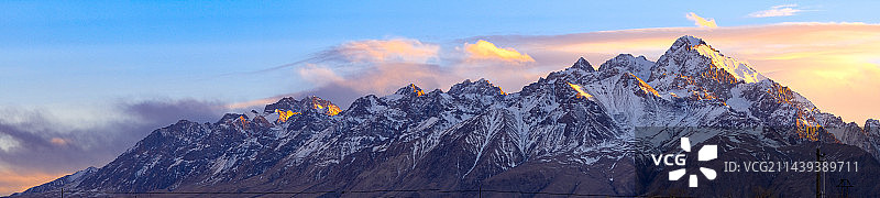 公格尔九别峰图片素材