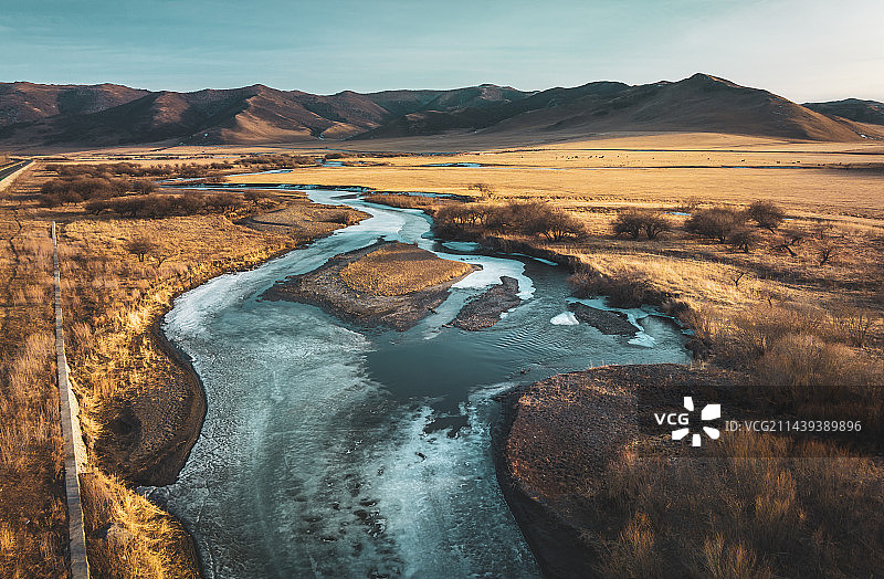 内蒙古兴安盟科尔沁右翼前旗草原河流结冰秋天田园自然风光图片素材