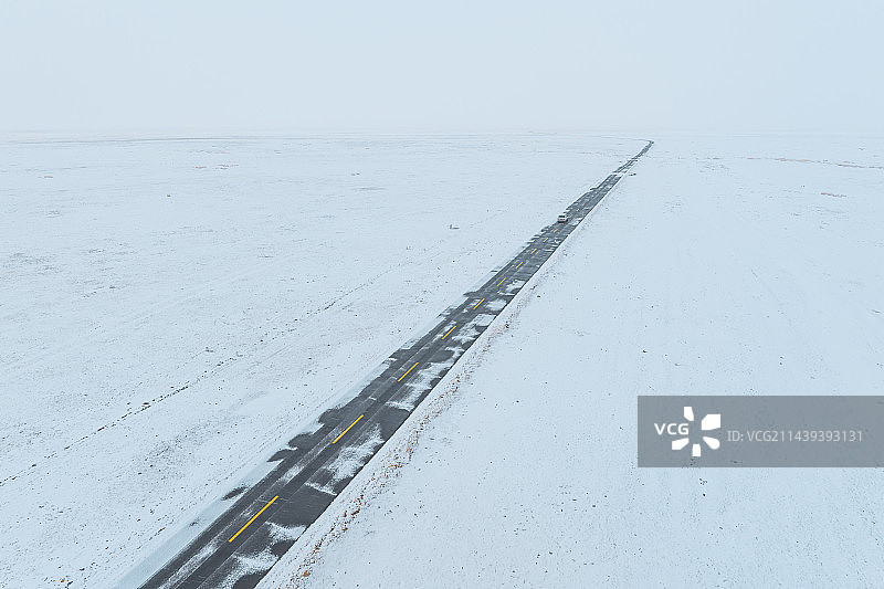 内蒙古冬季雪原G331公路自然风风光图片素材
