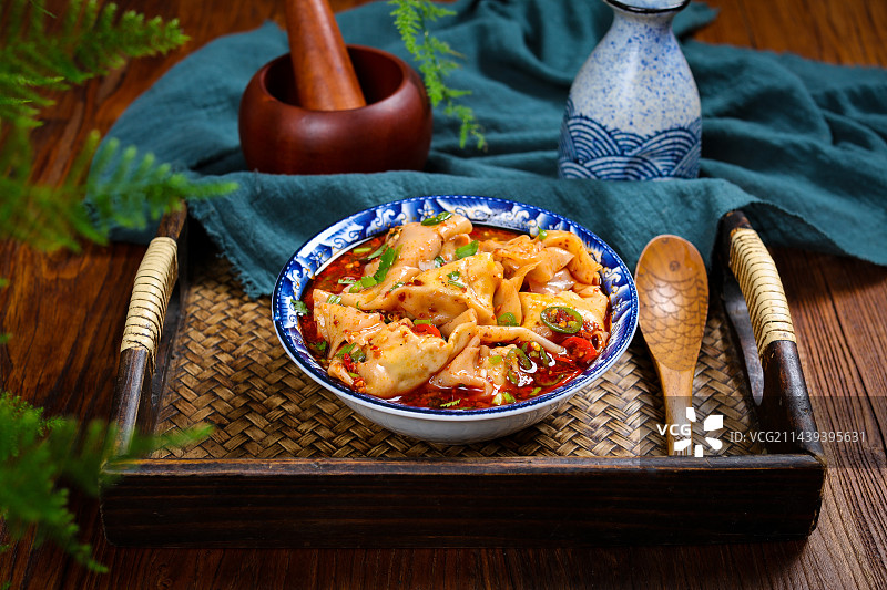 酸辣美味特色小炒酸辣水饺图片素材