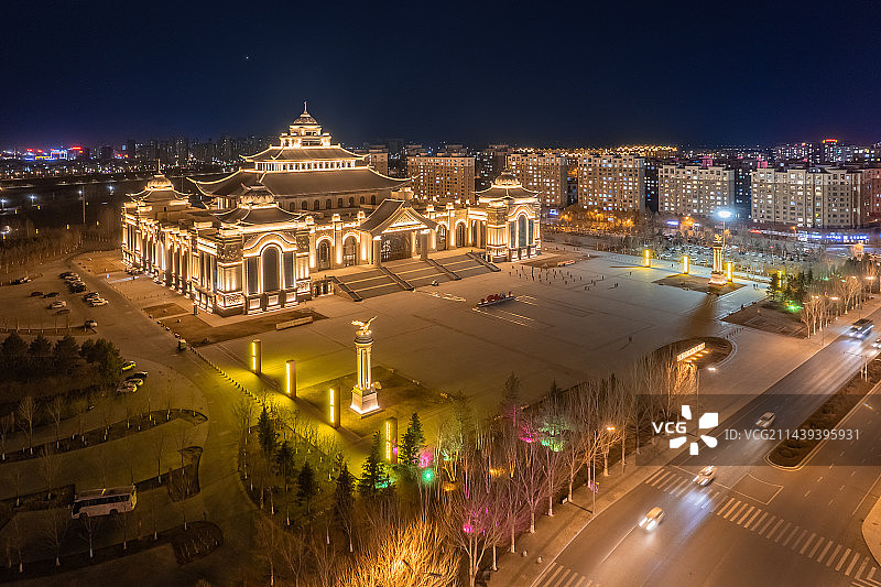 内蒙古兴安盟乌兰浩特乌兰牧骑宫城市夜景图片素材