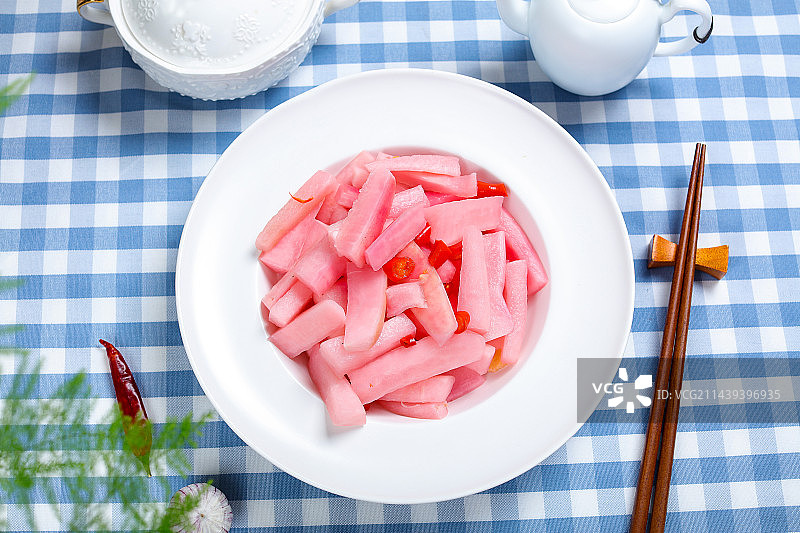 酸甜爽口泡菜小吃腌萝卜条图片素材