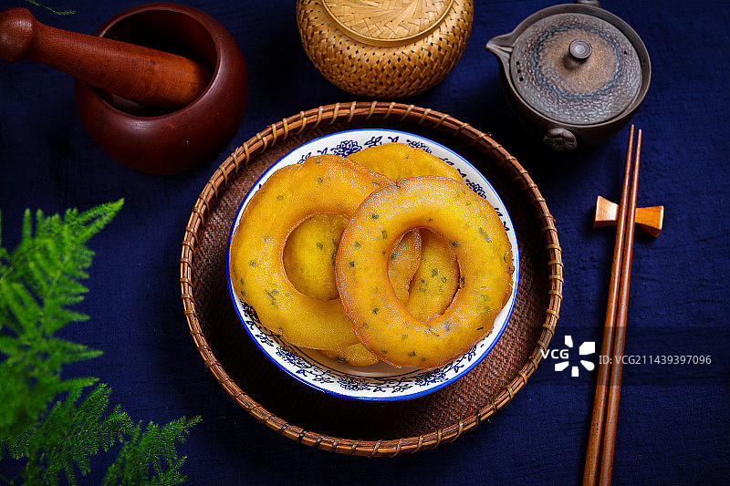 早餐小吃美食油炸葱油圈饼图片素材