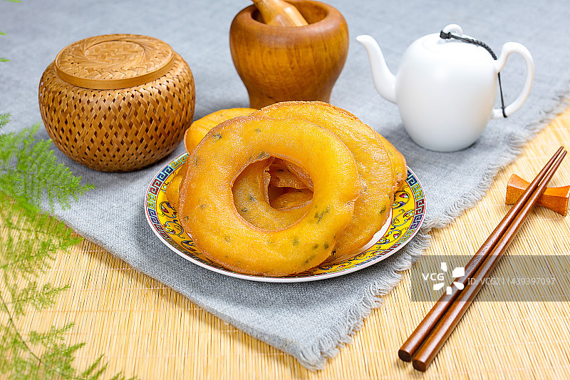 早餐小吃美食油炸葱油圈饼图片素材
