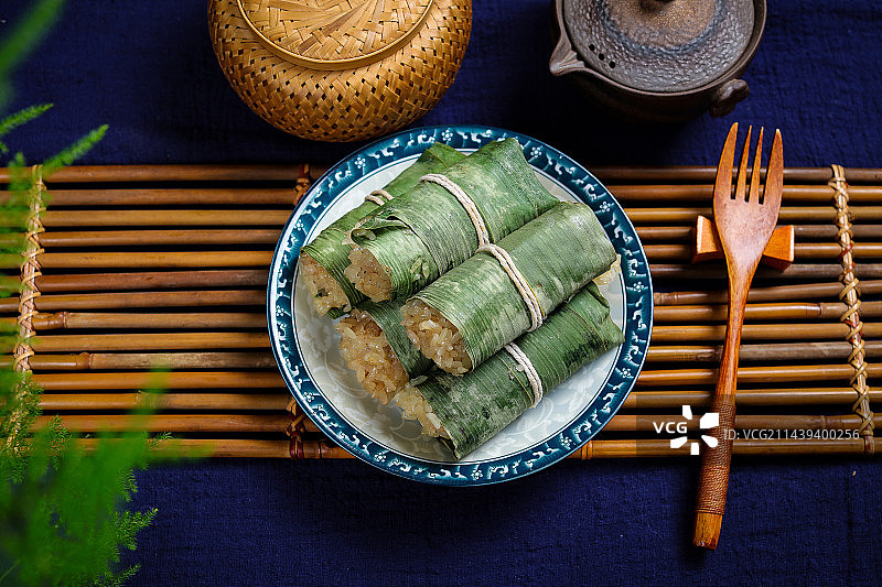 美味特色菜竹叶卷米饭团图片素材