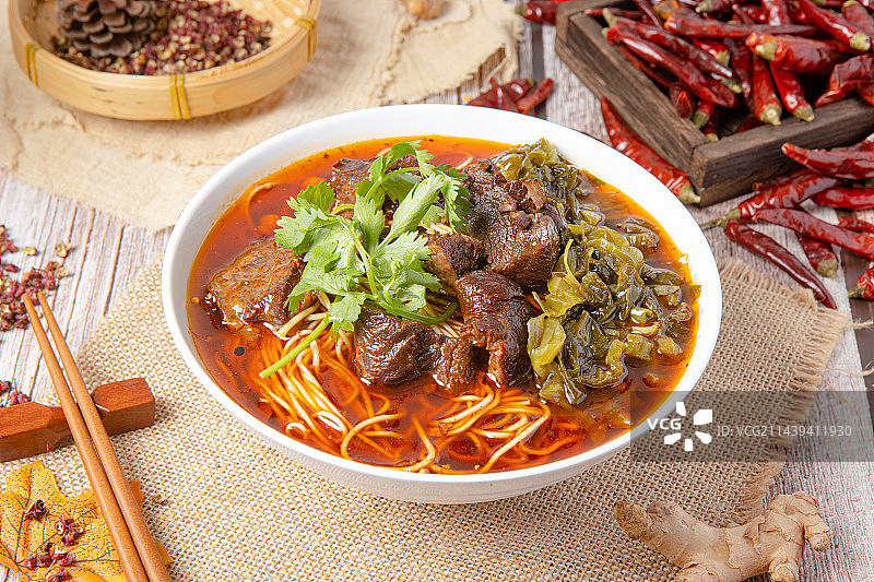 重庆酸菜牛肉小面图片素材