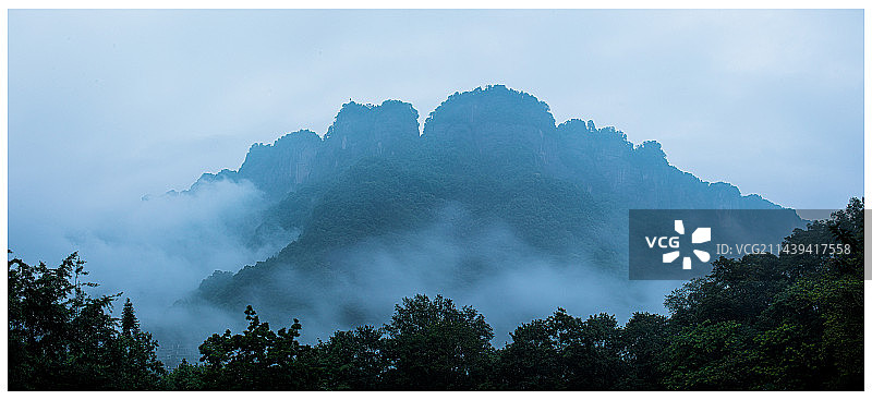 《云海金鞭岩》图片素材