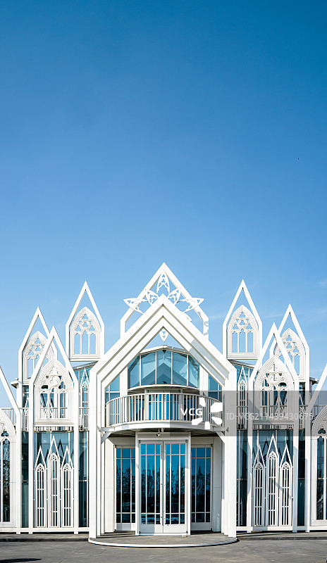 淄博秘境庄园里的白色西式建筑图片素材