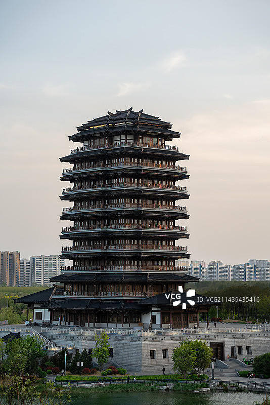 淄博齐盛湖公园海岱楼全景图片素材