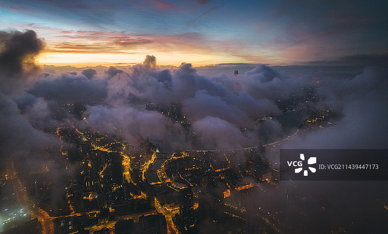 上海清晨日出朝霞云海城市天际线图片素材