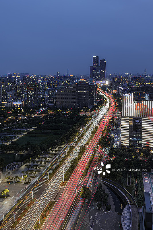 车水马龙 南京河西金鹰世界夜景图片素材
