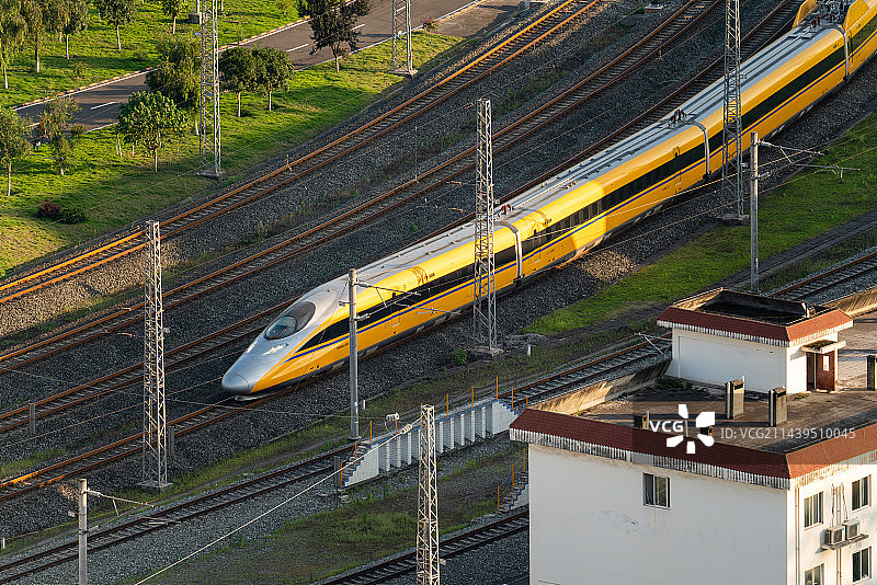 停在站台高速综合检测列车航拍图片素材