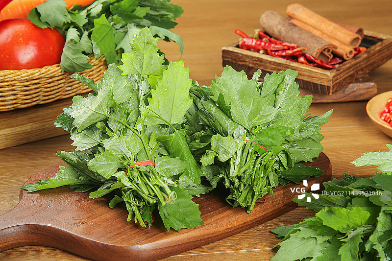 深底上的灰灰菜图片素材