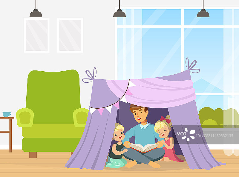 可爱的男孩和女孩与爸爸一起坐在帐篷里图片素材