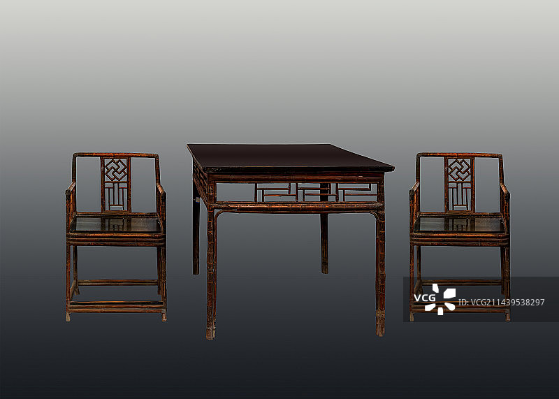 中国古代家俱，竹制八仙桌，太师椅，炕桌图片素材