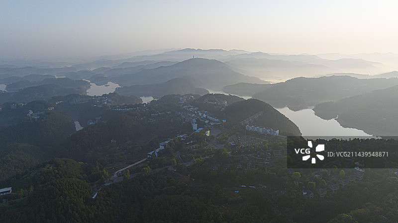 2023年5月28日，四川省眉山市仁寿黑龙滩风景区日出风景。图片素材