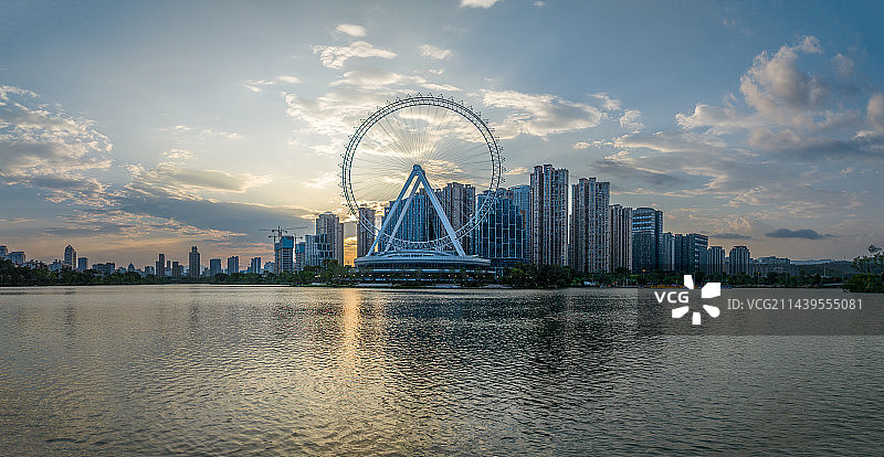 无人机视角，航拍晚霞下的福州晋安湖摩天轮城市风光图片素材