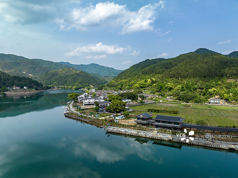 航拍温州市瓯江云和湖仙宫景区图片素材