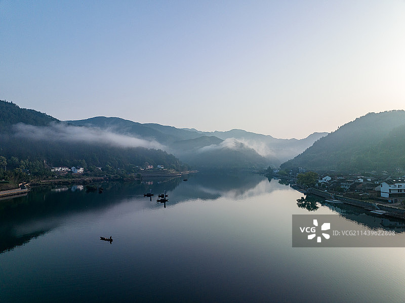 航拍温州市瓯江云和湖仙宫景区图片素材