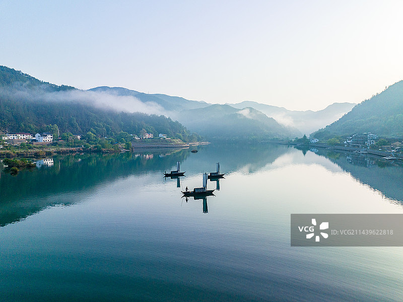 航拍温州市瓯江云和湖仙宫景区图片素材