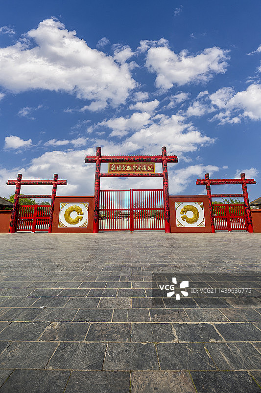 蓝天白云下的河南省安阳市殷墟宫殿宗庙遗址图片素材