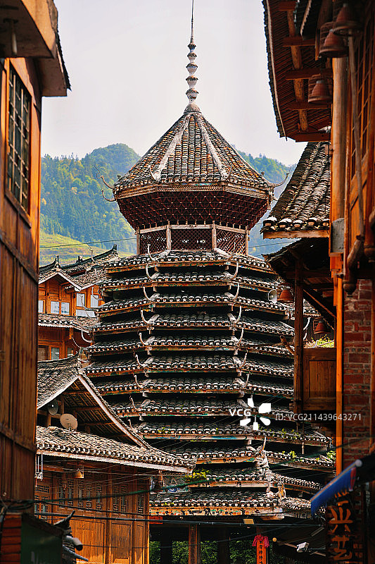 肇兴侗寨鼓楼-侗族-城市建筑的低角度视角图片素材