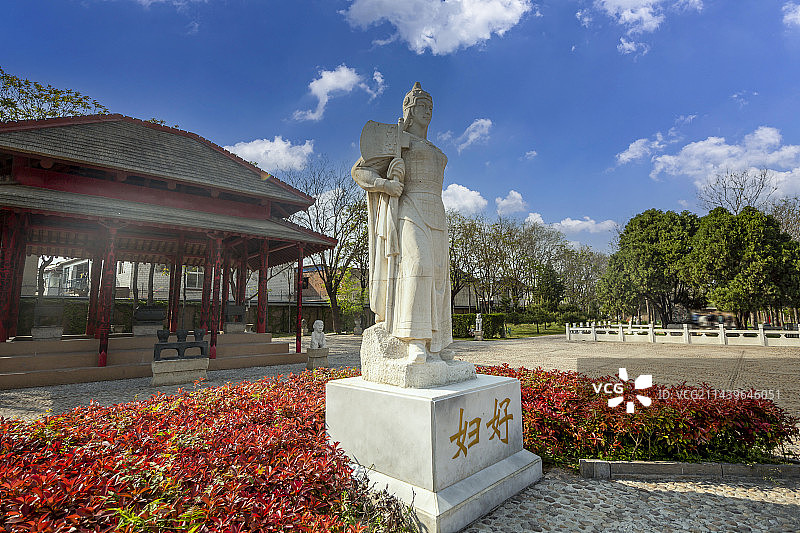河南省安阳市殷墟宫殿宗庙遗址：妇好雕像（中国历史上第一位女性军事统帅，商王武丁60多位妻子之一）图片素材