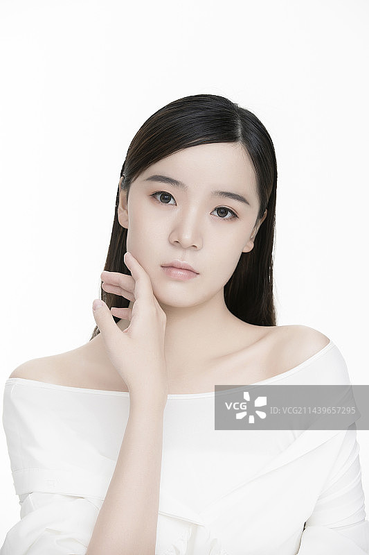 漂亮年轻女子的美容肖像图片素材