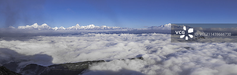 亚洲最美360º观景平台四川雅安牛背山风光图片素材