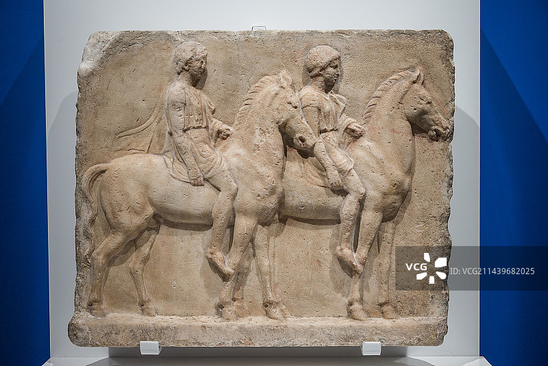 约公元前330-300年大理石浮雕-两位骑马青年图片素材
